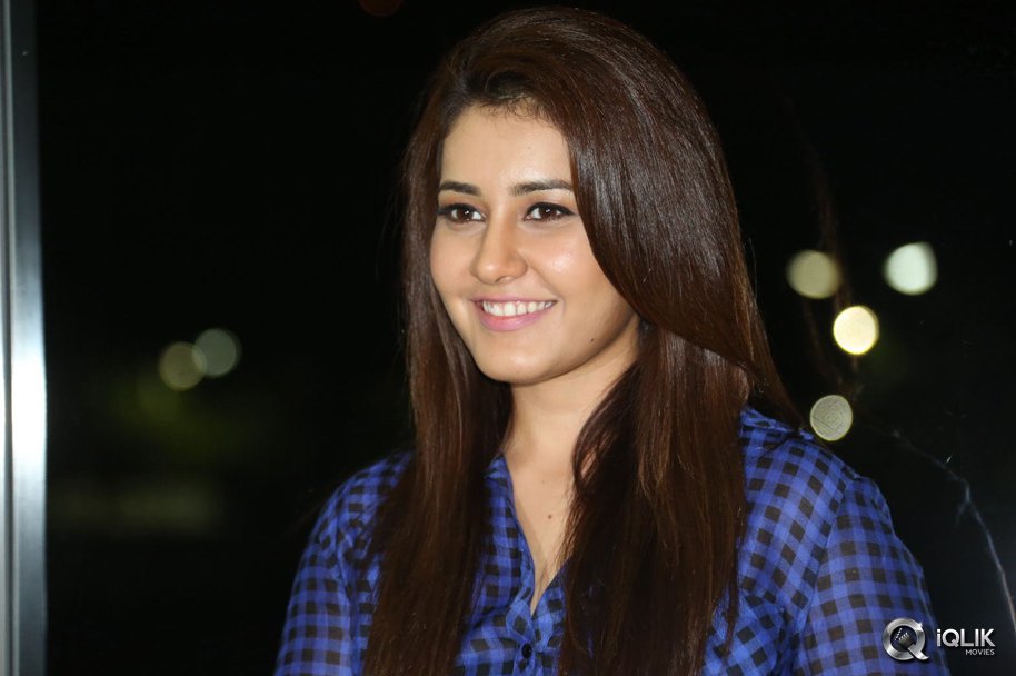 Raashi-Khanna-at-Lakshmi-Raave-Maa-Intiki-Audio-Launch